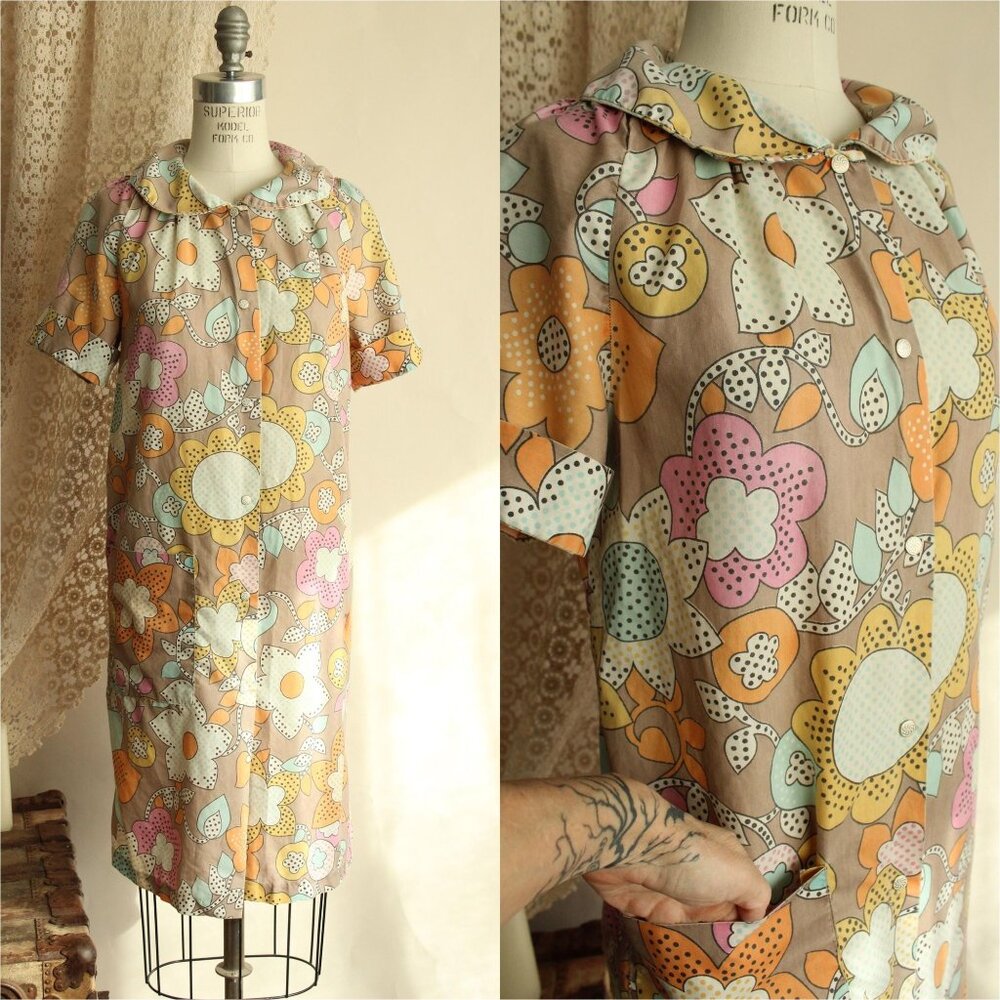Vintage 1960s Robe with Pockets, Floral Print Housecoat with Peter Pan Collar